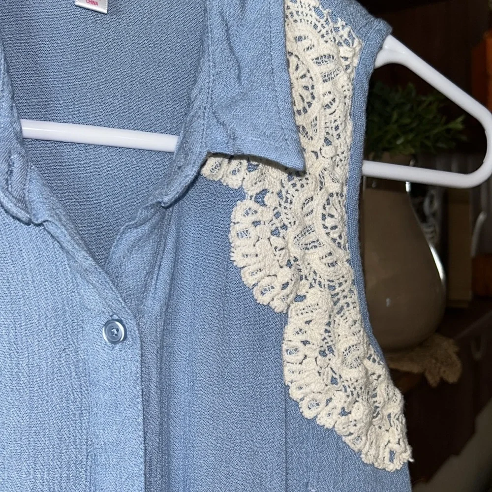 Xhilaration sleeveless top - Picture 2 of 5